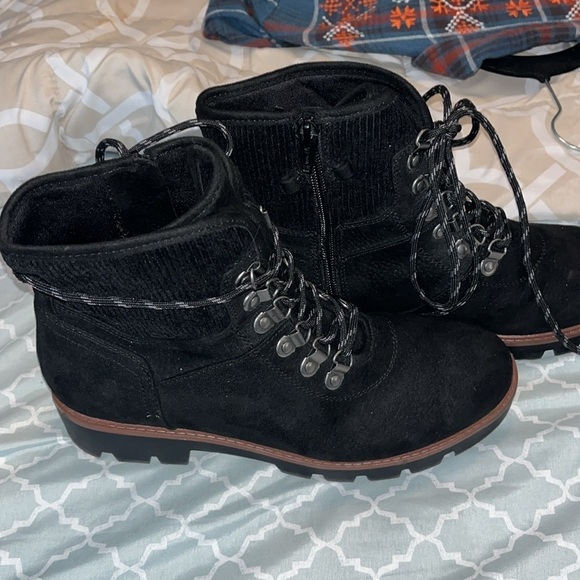 Cliffs New Black Suede boots size 9 1/2 M - Picture 5 of 7